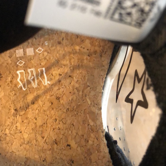 Converse. Flash sale $ - Picture 4 of 12